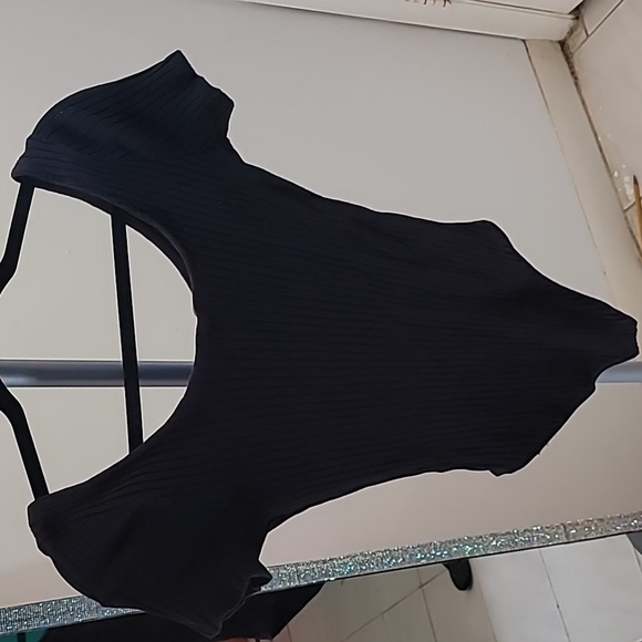 Heart and hips one piece button to - Picture 3 of 4